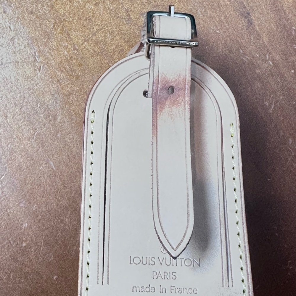 Authentic Louis Vuitton Beige Leather
Name Tag & Poignet set - Picture 9 of 12